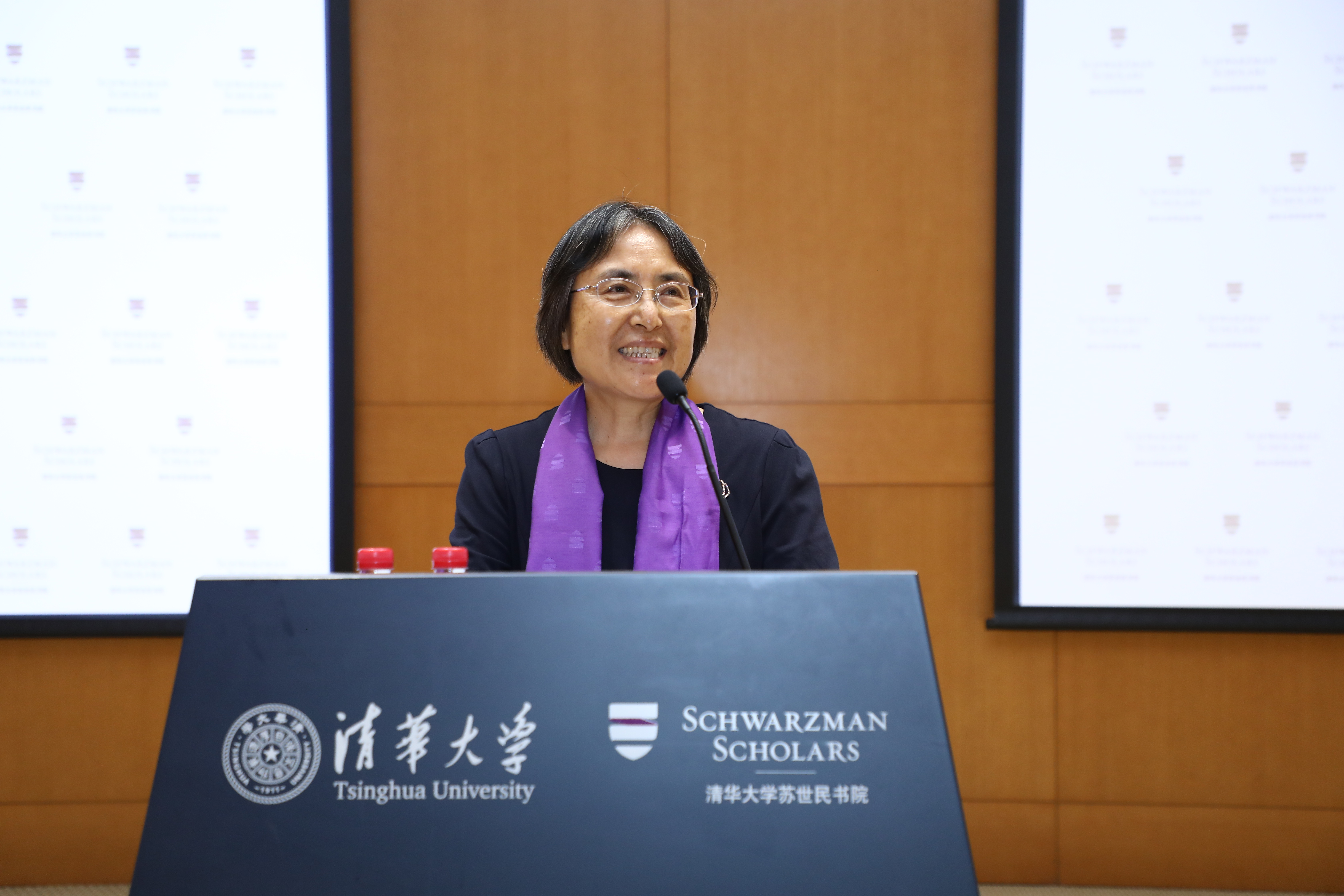 20220626-2022 年苏世民书院毕业典礼-曹文鹏-钱小军颁奖JPG 20220626-2022 年苏世民书院毕业典礼-曹文鹏-钱小军颁奖JPG